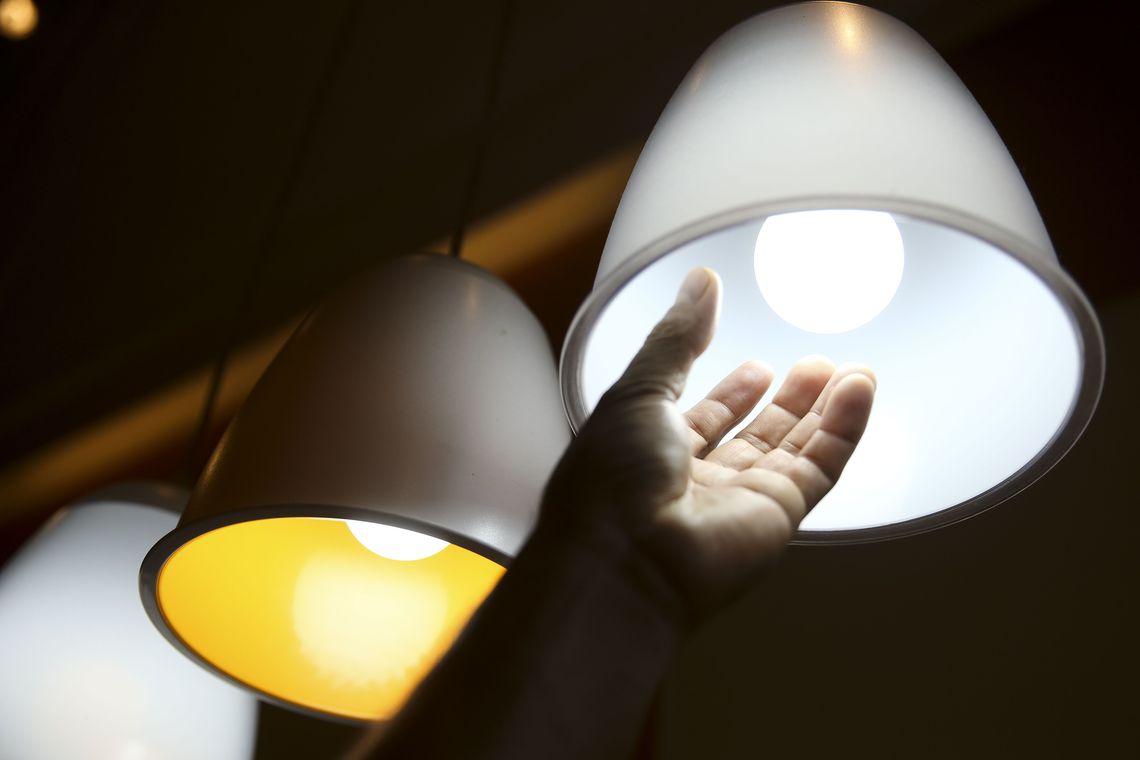 Conta de luz seguirá com bandeira amarela em julho