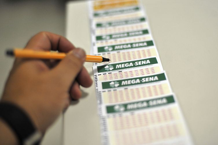 Mega Sena acumula em R$ 42 milhões.