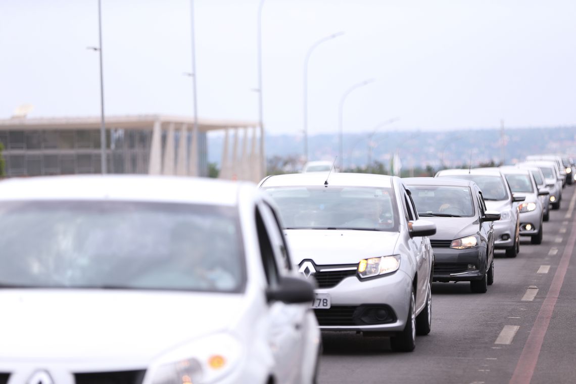 Donos de 372 mil veículos com IPVA em atraso podem ser inscritos em dívida ativa a partir de sábado no Estadpo