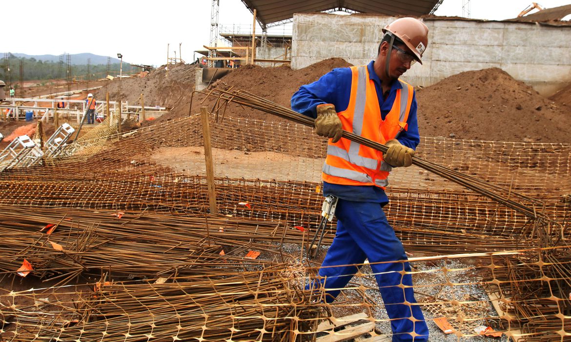 Secretarias de Saúde, Gestão e Governança reunidas para avaliar obras