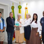 Cachoeira recebe convite para entrega da Centelha Regional da Semana Farroupilha