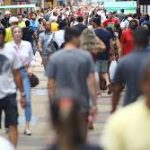 População no Brasil cresce em ritmo menor e está envelhecendo