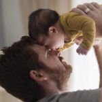 Sanciona lei que amplia licença-paternidade