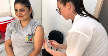 Cachoeira inicia vacinação contra a dengue em dose única para servidores da saúde Cachoeira inicia vacinação contra a dengue em dose única para servidores da saúde