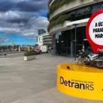 DetranRS lança campanha com intervenções urbanas para alertar sobre riscos para motociclistas