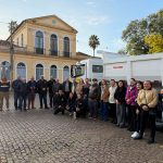 Prefeitura de Cachoeira recebe caminhão caçamba e microônibus