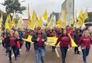 Servidores estaduais protestam por reajuste salarial em Porto Alegre
