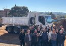 Prefeitura com recursos próprios, adquire caminhão para secretaria de Infraestrutura Urbana