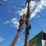 Secretaria segue mutirão para remoção de fios na rua Senador Pinheiro Machado