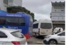 Motoristas que transportam pacientes para Cachoeira fizeram protesto na Davi Barcelos