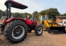 ​Prefeitura recebe duas novas máquinas para reforçar parque de máquinas da Secretaria Desenvolvimento Rural